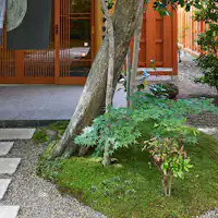 Akomodasi kuliner yang tenang dengan hanya tiga kamar terbatas