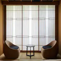 Kamar dengan desain luas yang mengusung konsep Jepang.