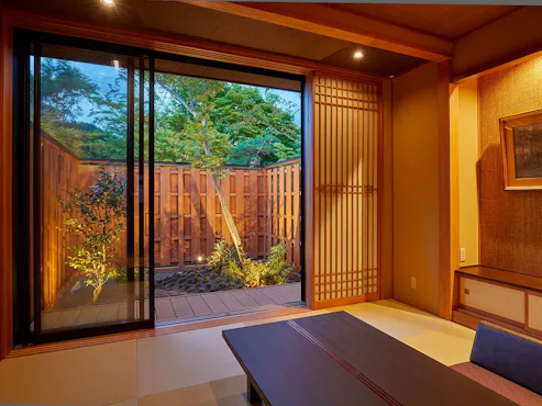 Anda dapat menikmati perubahan empat musim dengan perlahan.