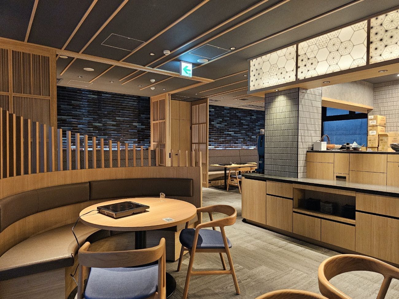 ร้านอาหาร "華紋 KAMON"