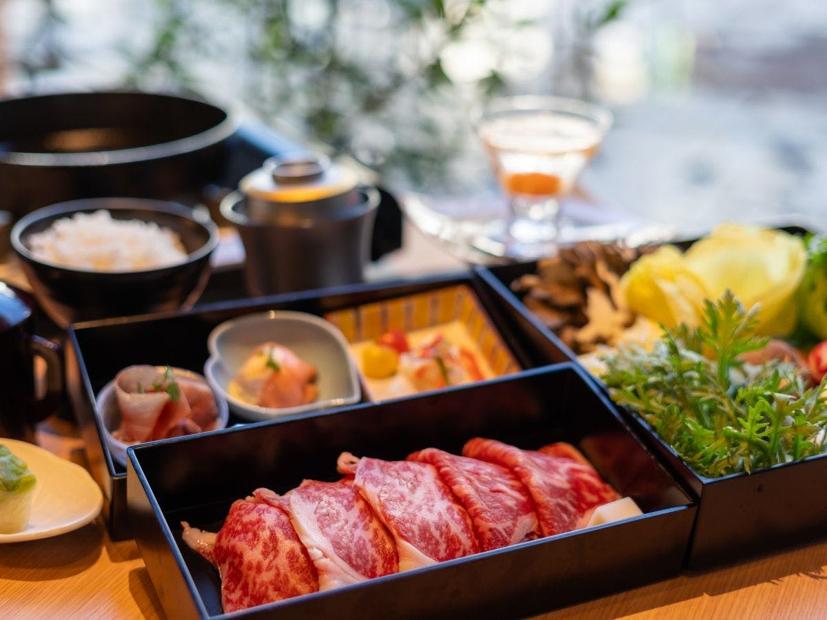 草津温泉 湯畑泉水 - 【迷ったらこちら！】本館1階【華紋】にて「上州
