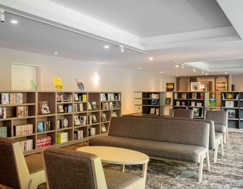 プレイルーム遊溪　図書コーナー