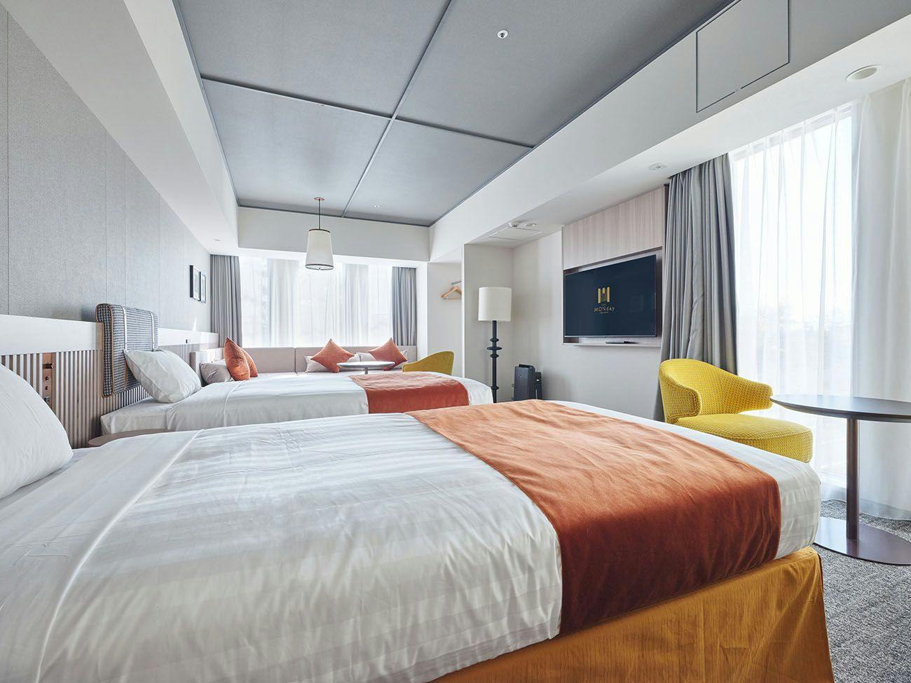 Deluxe Corner Suite