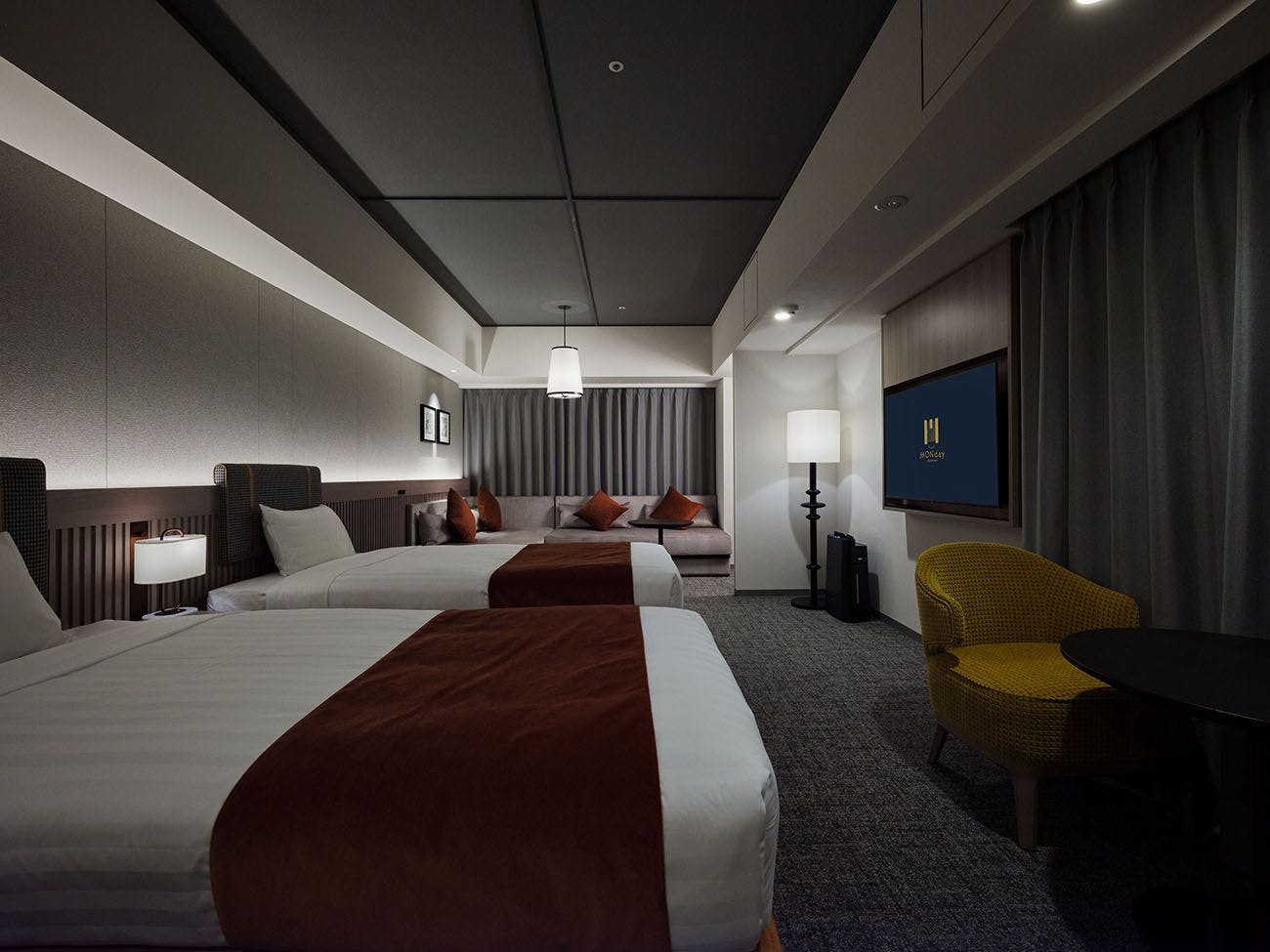 Deluxe Corner Suite