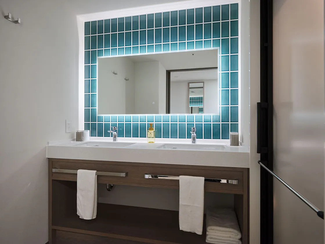 Corner Suite