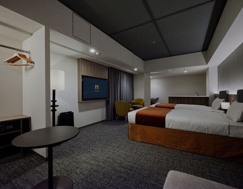 Deluxe Corner Suite