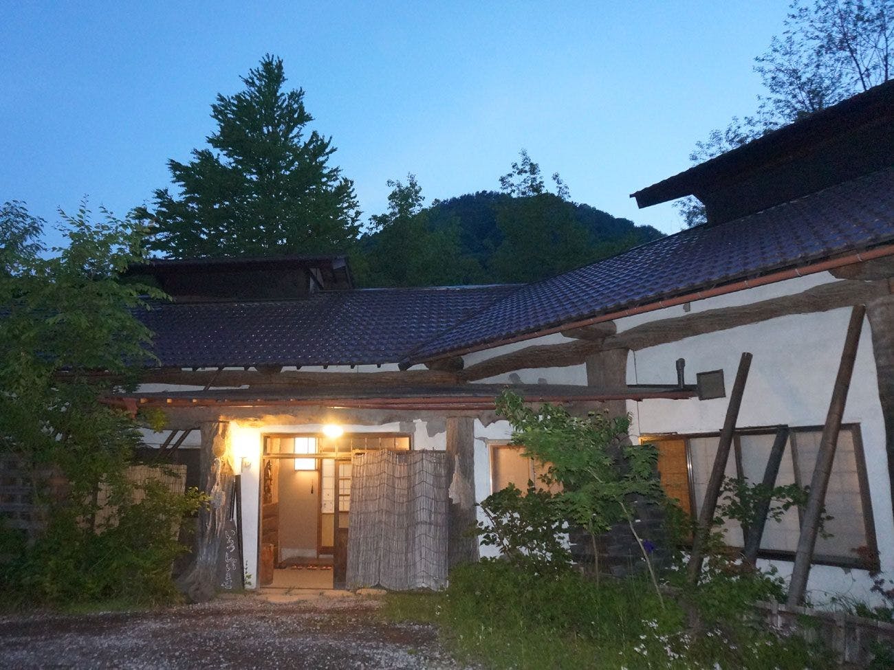 囲炉裏の御宿 花敷の湯