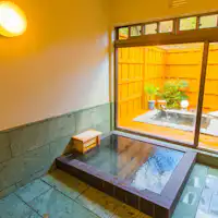 อ่างน้ำพุร้อนกลางแจ้งส่วนตัว & น้ำพุร้อนส่วนตัว ใช้ได้ตลอด 24 ชั่วโมง!