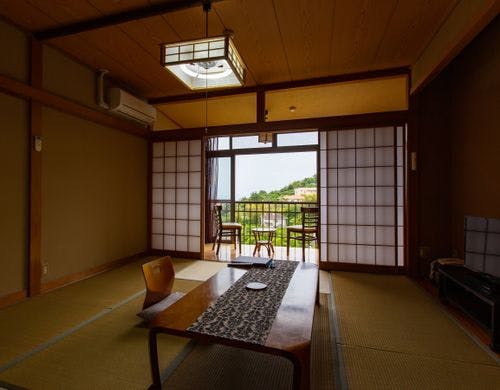 和室8畳　2Ｆ　（海側）　広縁付き