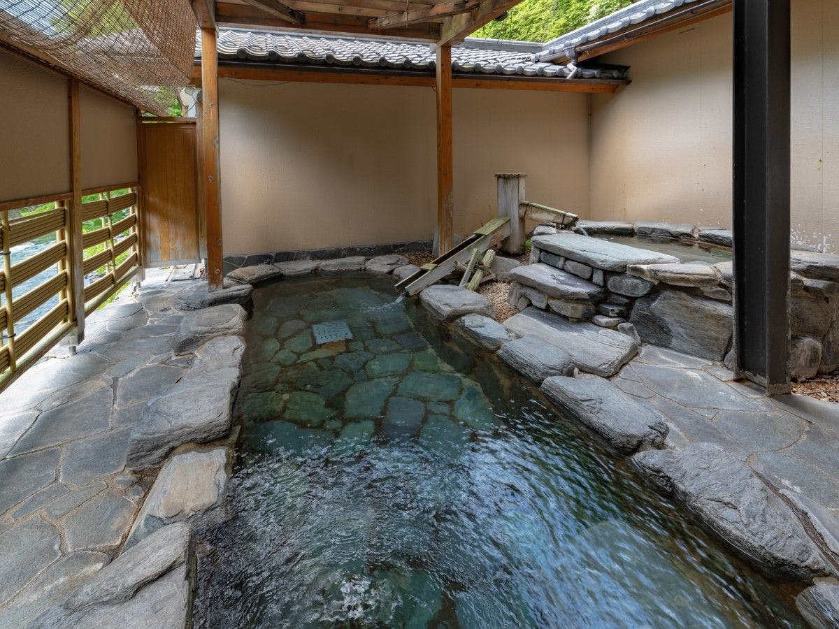 関東の温泉地×1人2万円くらいで人気の宿 露天風呂付客室のお部屋