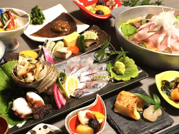 【佐賀関出身の女将厳選】本日の地魚刺盛&奥豊後豚の木蓮鍋を味わうプラン<朝夕お食事処/貸切風呂無料>
