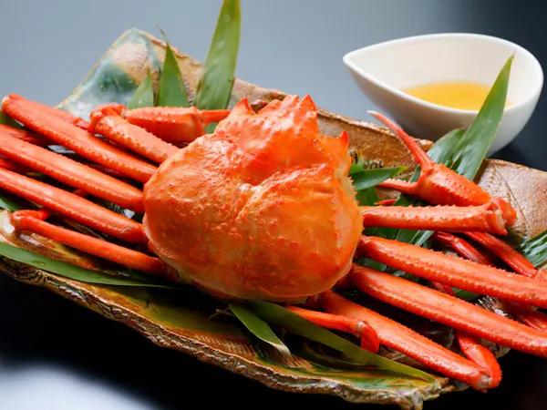 【カニ付きプラン/1人1匹】本日の地魚刺盛&奥豊後豚の木蓮鍋を堪能<朝夕お食事処/貸切風呂無料>
