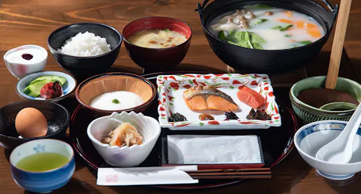 【1泊朝食付き】自由気ままに温泉満喫!昭和の風情を残した当館で癒しのひと時を…
