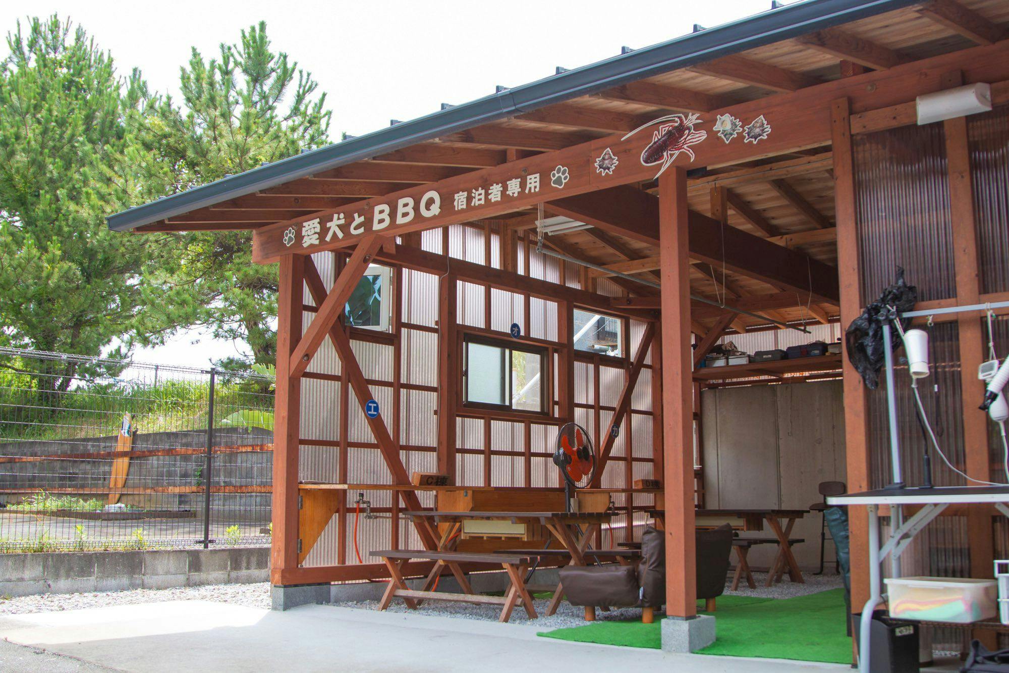 宿泊者専用のバーベキューセンター（有料）