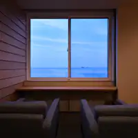 【Ocean Front Room】