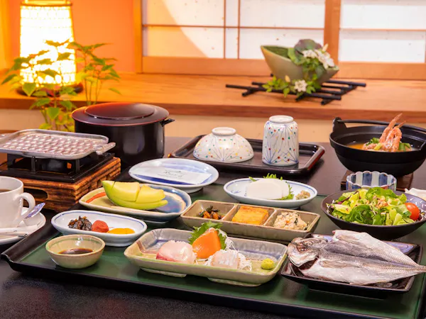 【ห้องรับประทานอาหารส่วนตัว】แผน 1 คืนพร้อมอาหารเช้า อาหารเช้าของที่พักริมทะเลและเพลิดเพลินกับน้ำพุร้อนอย่างเต็มที่ <อ่างอาบน้ำส่วนตัวให้ใช้ฟรี>