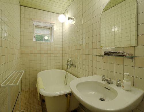 お部屋にはユニットバスがあります