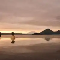 【ออนเซ็นกลางแจ้ง】เพลิดเพลินกับความเป็นหนึ่งเดียวกับทะเลสาบโทยะ