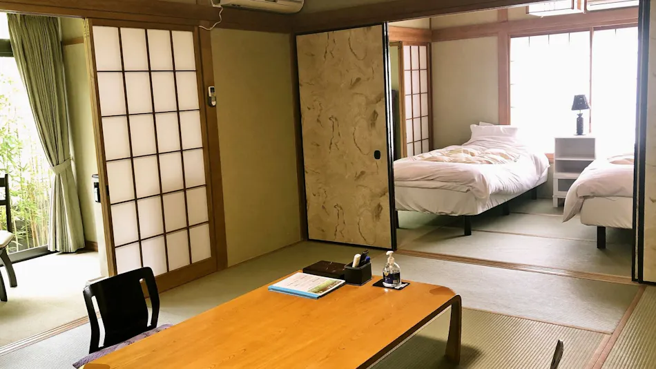 Shukusai "Yushokushomon" no Yado Ishirokan