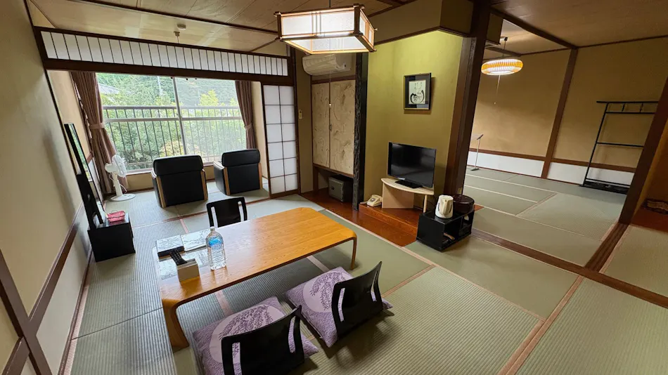 Shukusai "Yushokushomon" no Yado Ishirokan
