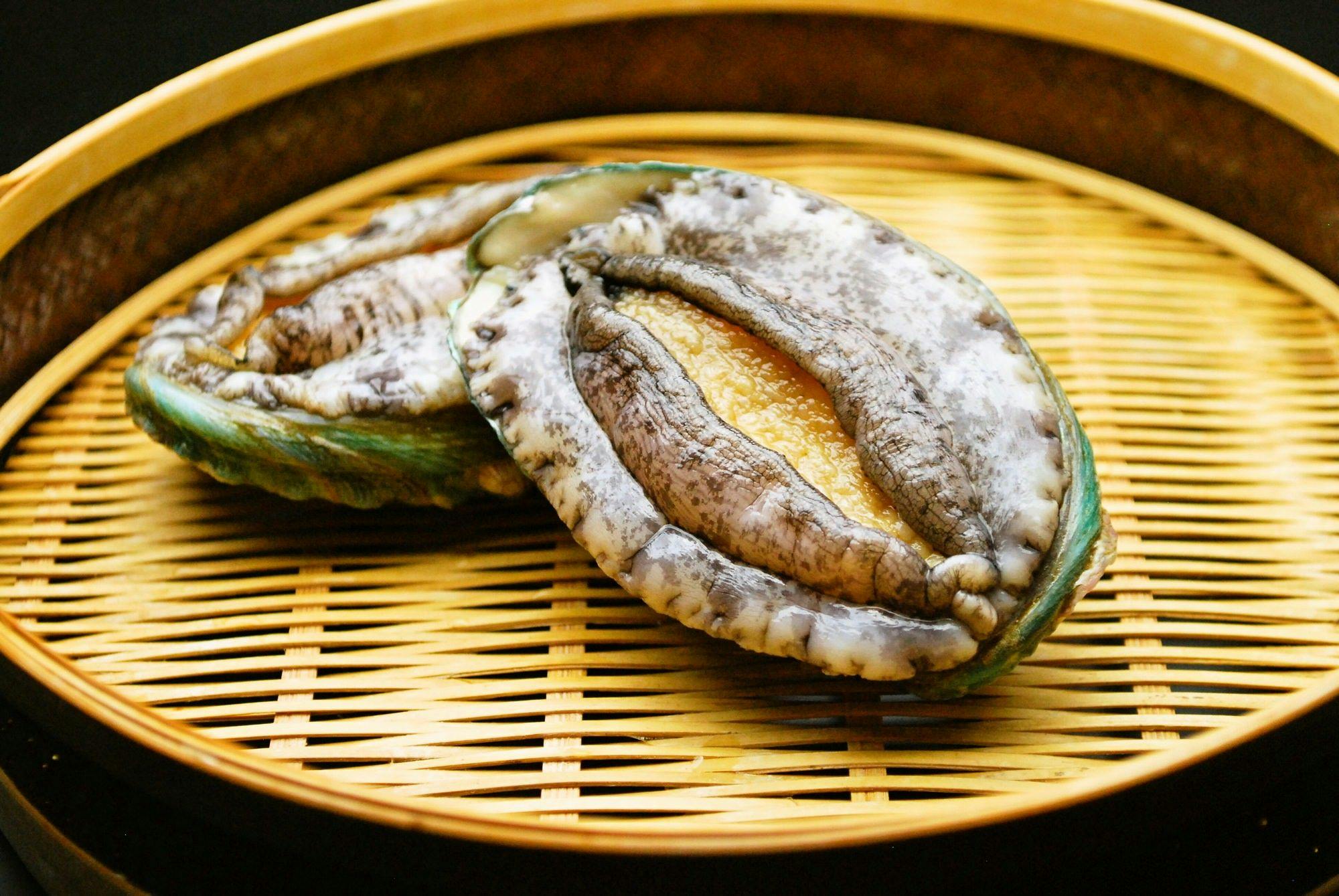 宿彩「湯食笑門」の宿 石廊館 - 【伊豆naイズ】海の幸 活鮑の酒蒸