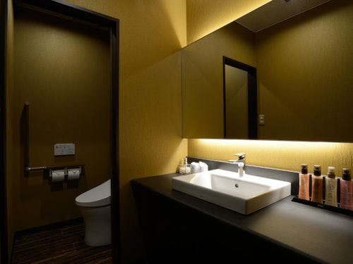 洋室の洗面とトイレをリニューアル