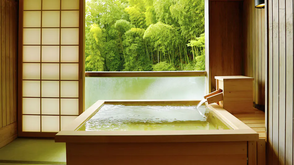 Rakuzan Yasuda: A Tatami-Floored Inn Adorned with Kimonos