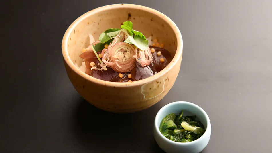 Rakuzan Yasuda: A Tatami-Floored Inn Adorned with Kimonos