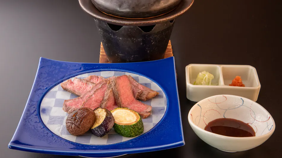 Rakuzan Yasuda: A Tatami-Floored Inn Adorned with Kimonos