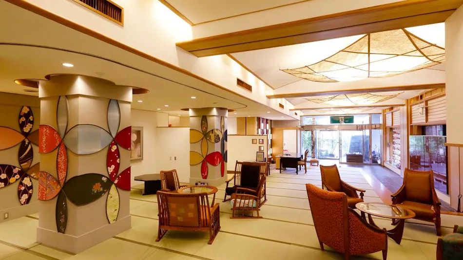 Rakuzan Yasuda: A Tatami-Floored Inn Adorned with Kimonos