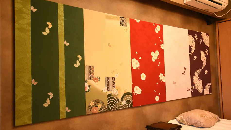 Rakuzan Yasuda: A Tatami-Floored Inn Adorned with Kimonos