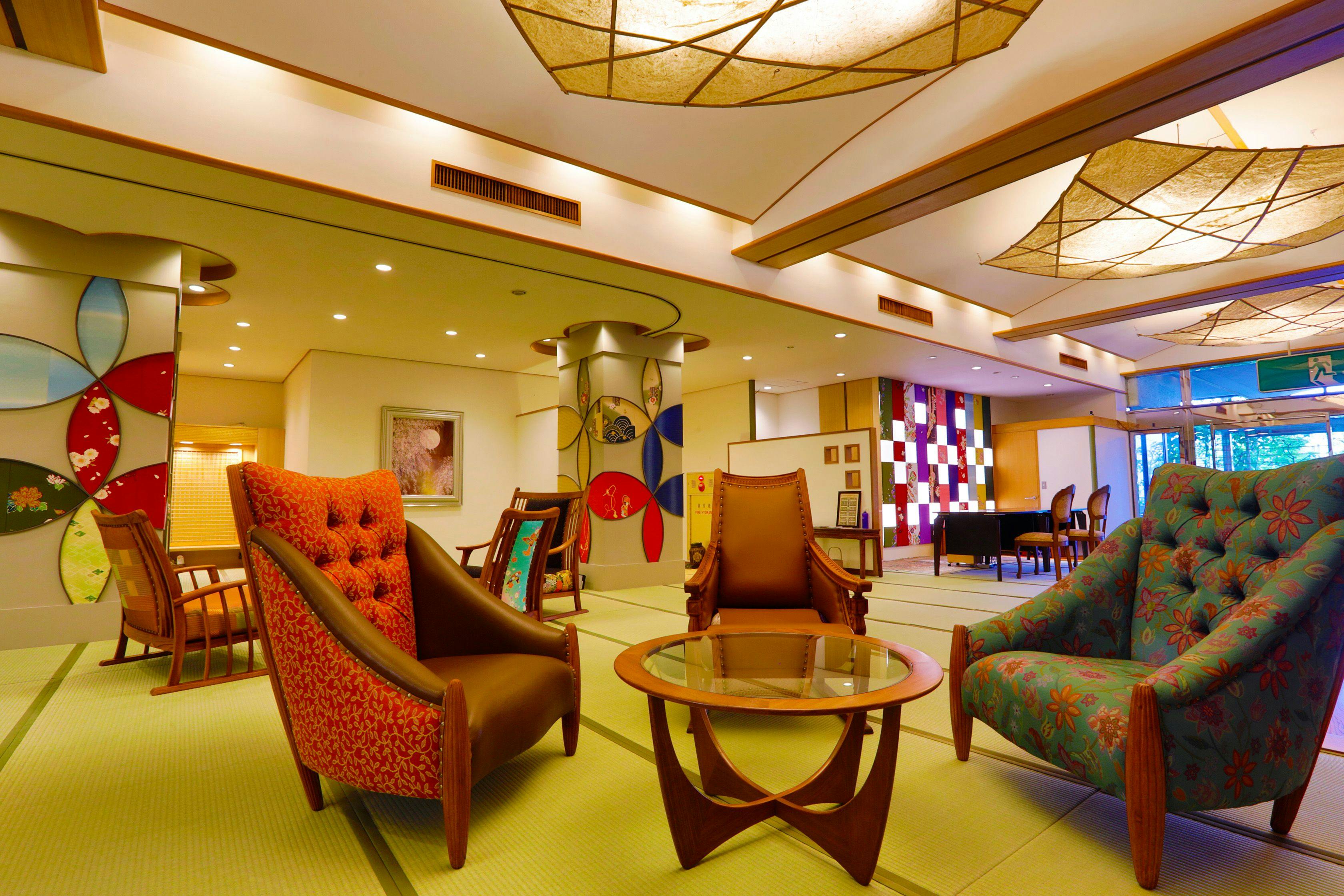 【ロビーラウンジ】