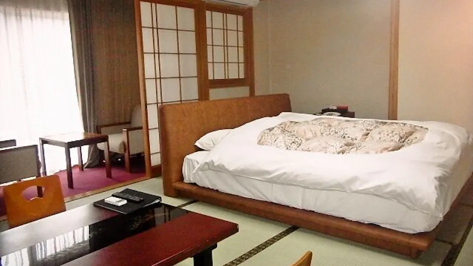 Yumura Onsen: Tomiya Inn with Private Hot Spring Source