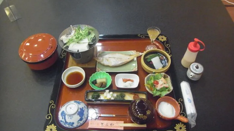 Yumura Onsen: Tomiya Inn with Private Hot Spring Source
