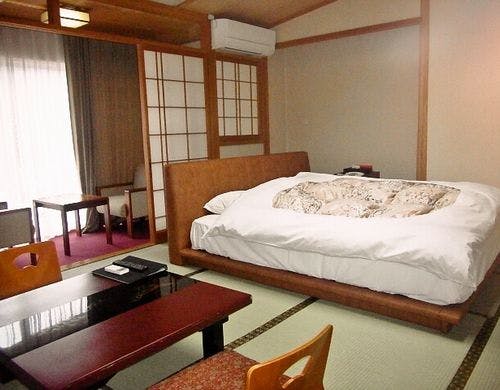 和室10畳ダブルベッド