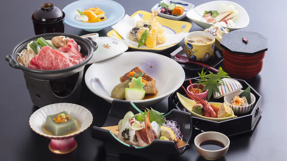 Yumura Onsen: Tomiya Inn with Private Hot Spring Source