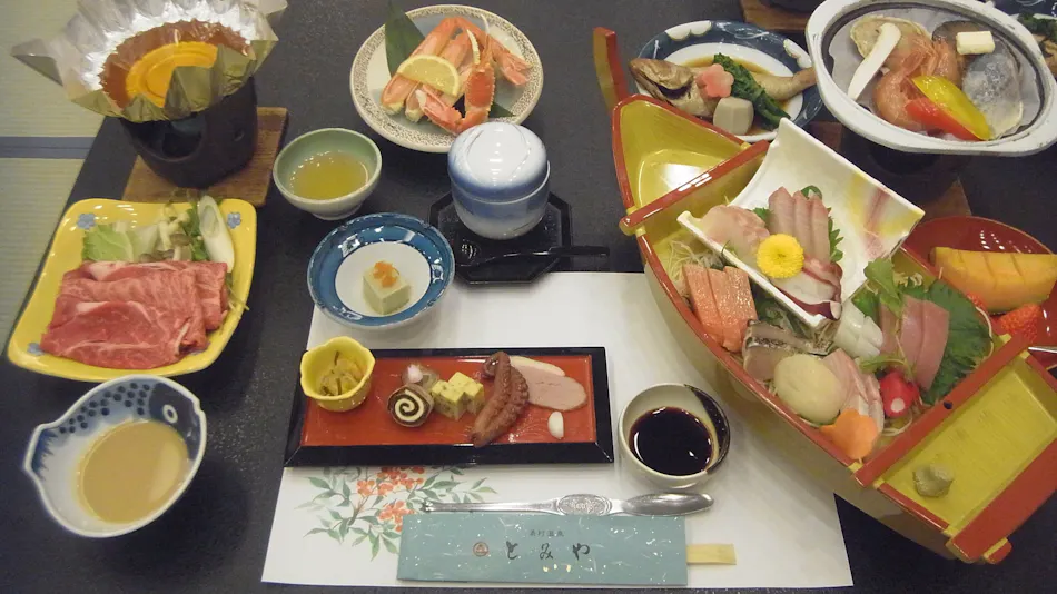 Yumura Onsen: Tomiya Inn with Private Hot Spring Source