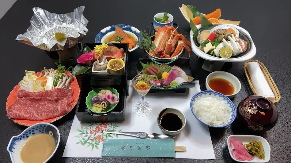 Yumura Onsen: Tomiya Inn with Private Hot Spring Source