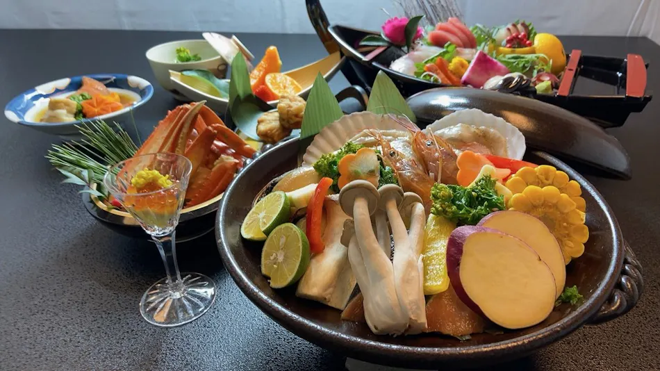 Yumura Onsen: Tomiya Inn with Private Hot Spring Source