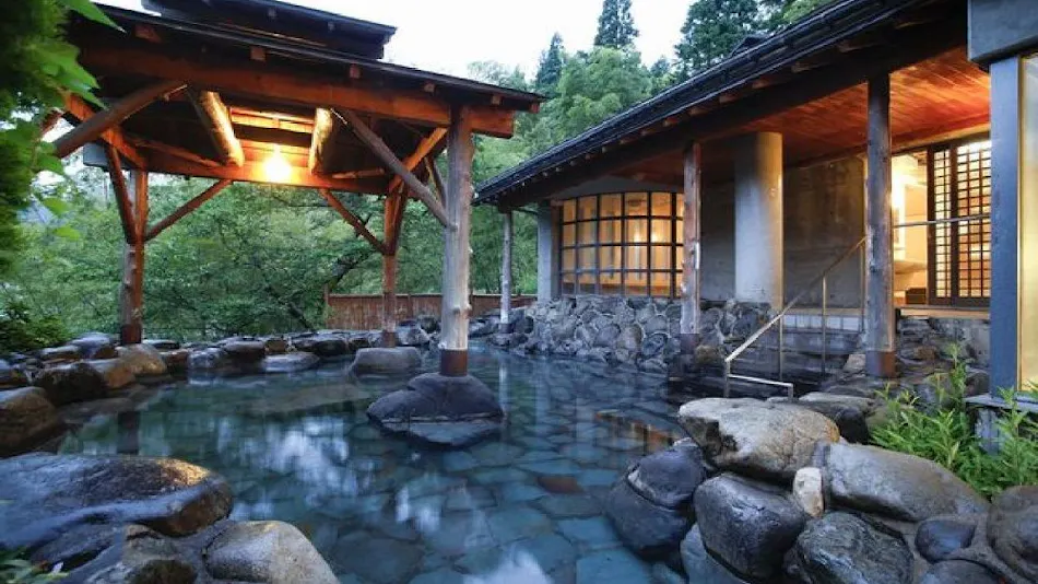 Yumura Onsen: Tomiya Inn with Private Hot Spring Source