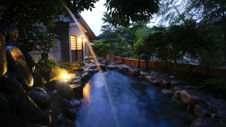 Yumura Onsen: Tomiya Inn with Private Hot Spring Source