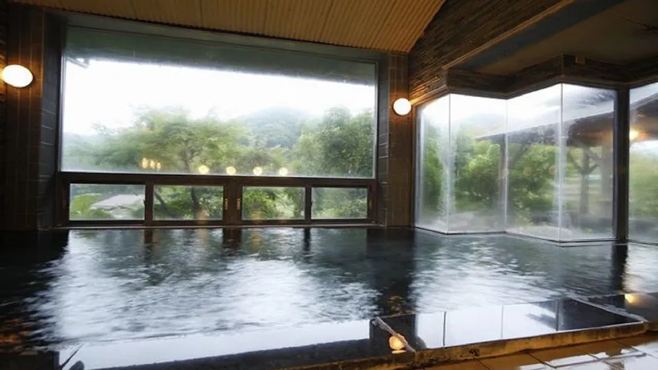 Yumura Onsen: Tomiya Inn with Private Hot Spring Source