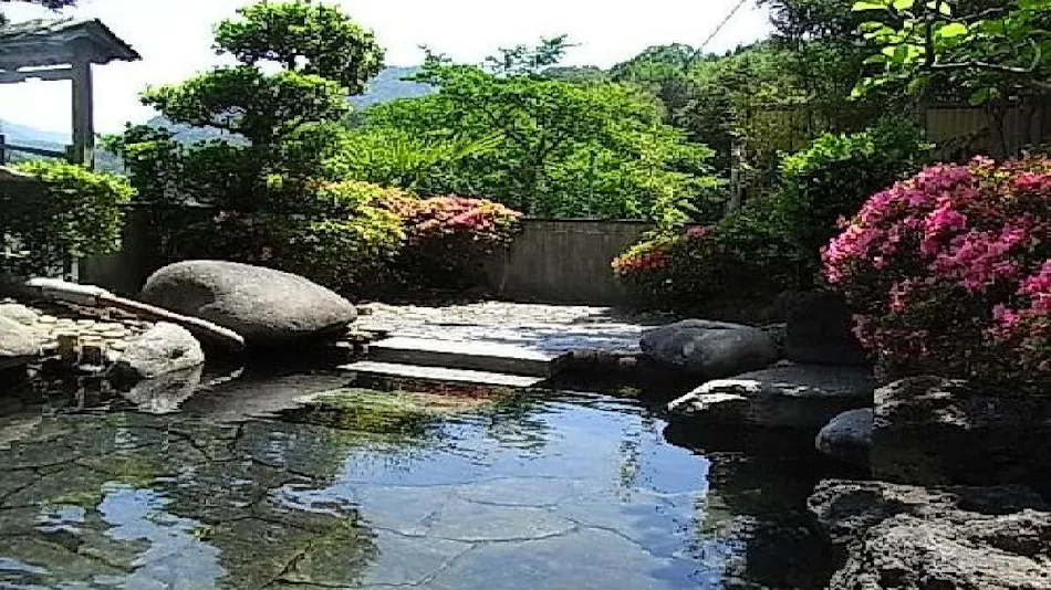 Yumura Onsen: Tomiya Inn with Private Hot Spring Source