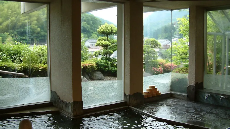 Yumura Onsen: Tomiya Inn with Private Hot Spring Source