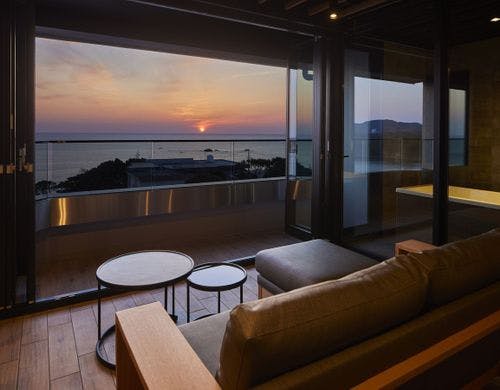 水平線からの日の出をご覧いただけます。