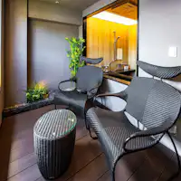 半露天の趣を愉しむ温泉付客室