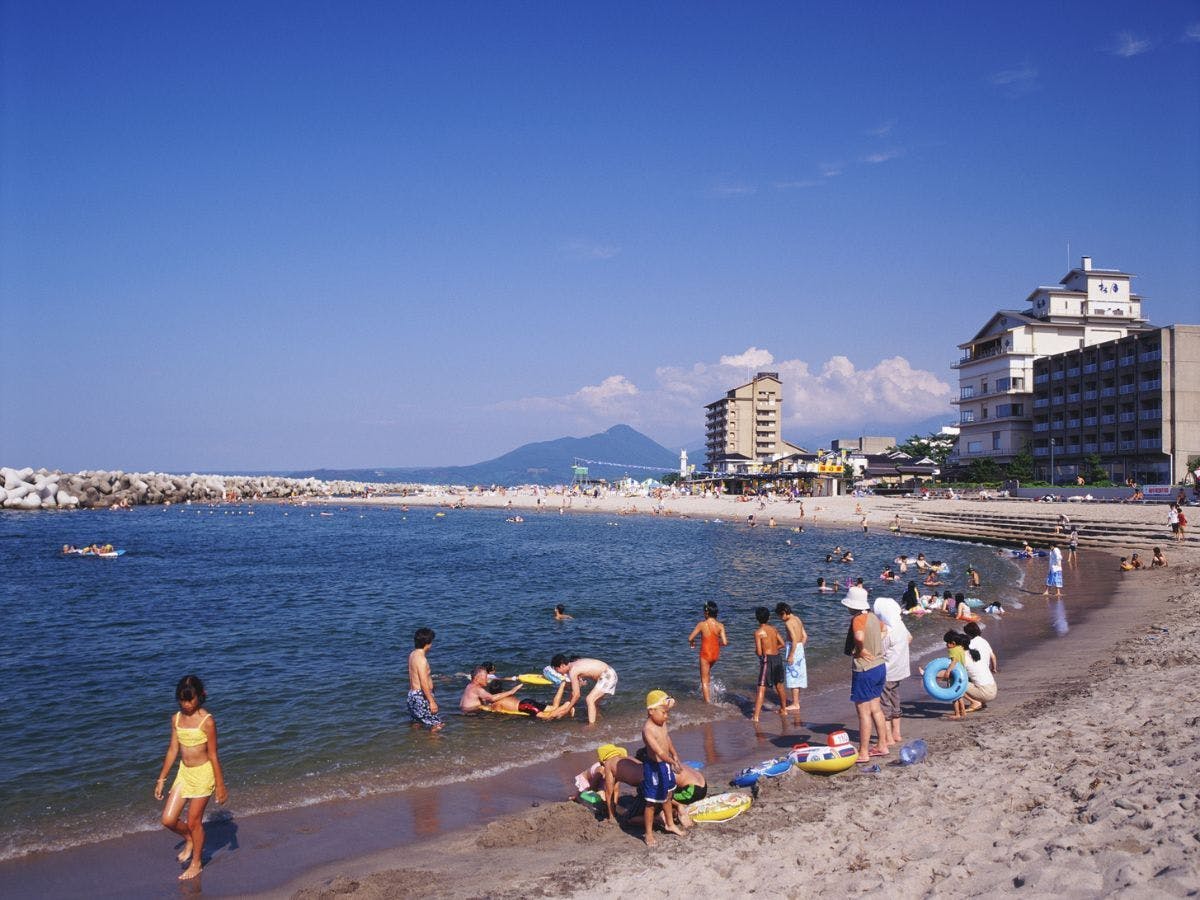 다이센산이 보이는 해변 / 사진 제공: 돗토리현