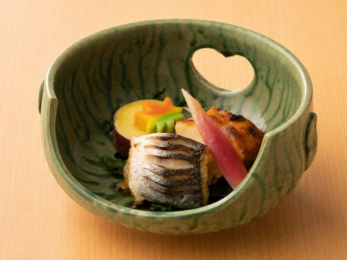 季節の彩りを添えた小鉢料理。（一例）