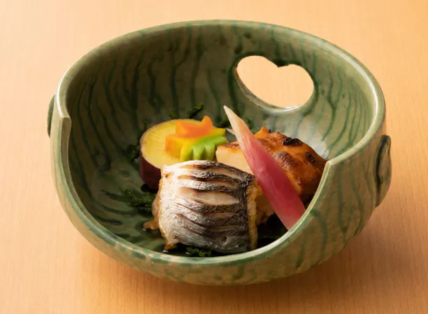 季節の彩りを添えた小鉢料理。(一例)