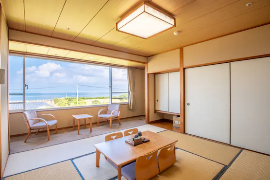 大きな窓の明るいスタンダード和室8畳